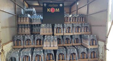 2 bin 544 şişe sahte içki ile 400 kilo gümrük kaçağı tütün ele geçirildi