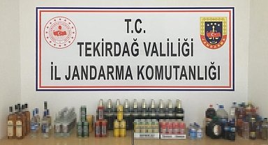 2 evden 80 şişe kaçak içki ele geçirildi