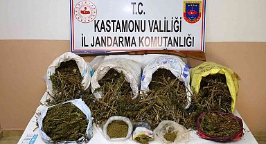 28 kilo esrarı çuvallarda evinde saklayan bir kişi gözaltına alındı