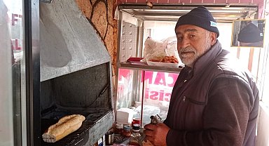 34 yıldır köfte ekmek satıyor