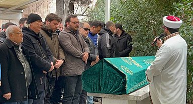 38 yaşında kalbine yenik düşen antikacı, Üsküdar'da toprağa verildi
