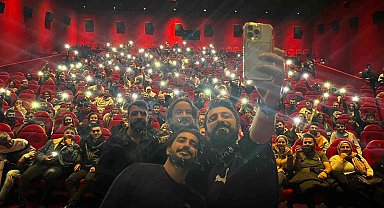 'İllegal Hayatlar' filmi oyuncuları Ceylan AVM'de seyirciyle buluştu