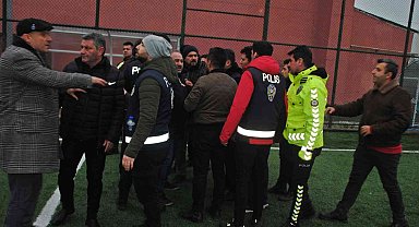4 kırmızı kartın çıktığı amatör maçta olaylar çıktı