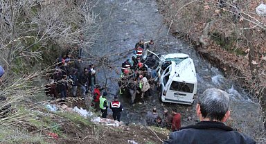40 metrelik uçurumdan uçtular