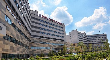 5 yıllık görme kaybı Bursa Şehir Hastanesi'nde son buldu
