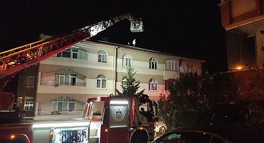 6 katlı binanın çatısında yangın çıktı