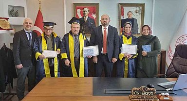 72 yaşında lise mezunu oldu