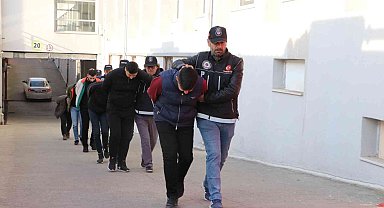 Adana'da 87 kilo esrar yakalatan 6 zanlı tutuklandı