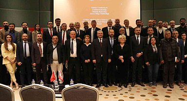 Adana'da gazeteciler dezenformasyon konusunda bilgilendirildi
