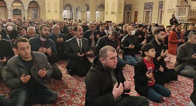 Adana'da Regaib Kandili'nde camiler dolup taştı