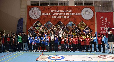 Afyonkarahisar'da Gençler ve Küçükler Curling müsabakaları tamamlandı