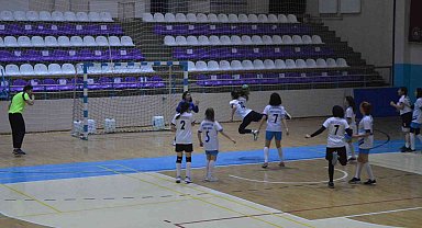 Afyonkarahisar'da okul sporlarında kıyasıya mücadele