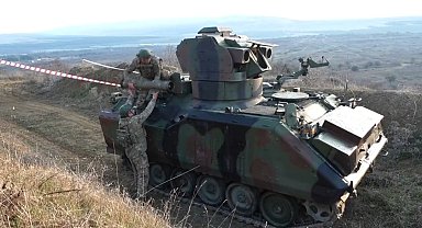 Ağır silahlarla tatbikat nefes kesti