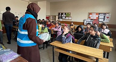 Ağrı'da minik eller üşümeyecek