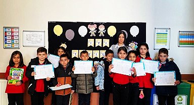 Ağrı'da öğrenciler karne heyecanı yaşadı