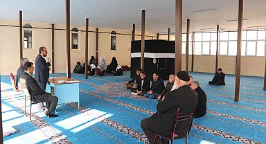 Ağrı'da umreye gidecek vatandaşlara seminer düzenlendi