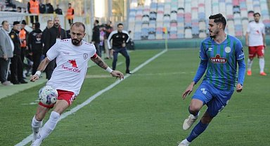 Ahmet İlhan Özek, 43 şutla zirveye oynuyor