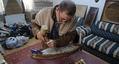 Ahşabı 12 yıldır sanata dönüştürüyor