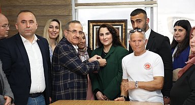 AK Partili Sürekli'den 6'lı masaya adaylık göndermesi
