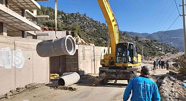 Alanya Belediyesi'nden yağışlar öncesi yoğun mesai