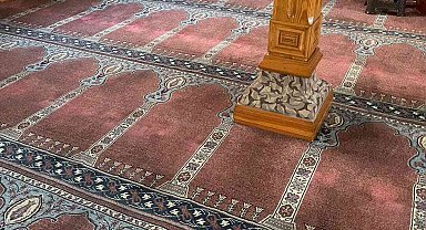 Alaplı Merkez Cami 20 yıllık halıları değişiyor