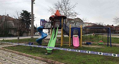 Alev alev yanan çocuk parkındaki hasarın boyutu gün ağarınca ortaya çıktı