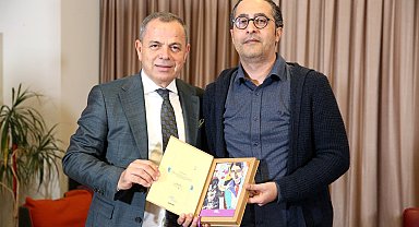 Ali İpek: "Herkes hikayeler taşır"