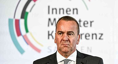 Almanya'da 2013'ten beri ilk erkek Savunma Bakanı