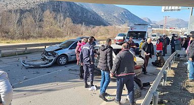 Amasya'da iki otomobil çarpıştı: 5 yaralı