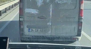 Ambulansa yol vermeyen sürücü kamerada