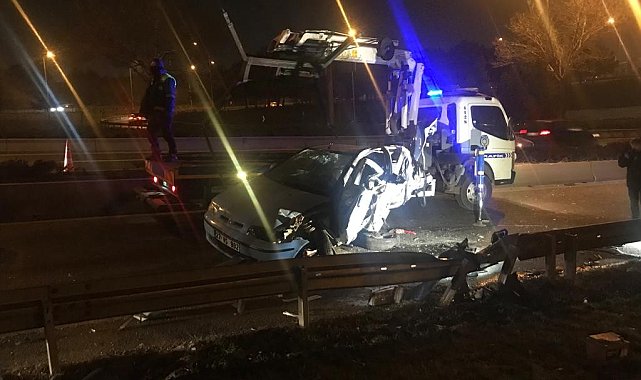 Ankara'da otomobil beton bariyerlere çarptı: 1 ölü, 1 yaralı