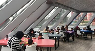 Anneler ve çocukları atölye etkinlikleriyle eğleniyor