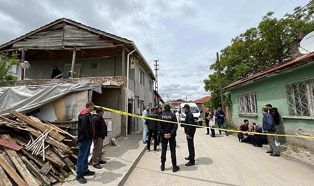 Annesini öldüren çocuk ve azmettirici olduğu iddia edilen babanın yargılandığı davada duruşma ertelendi
