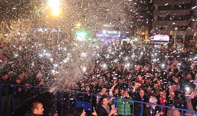 Antalya 2023'e yapay kar yağışı altında girdi