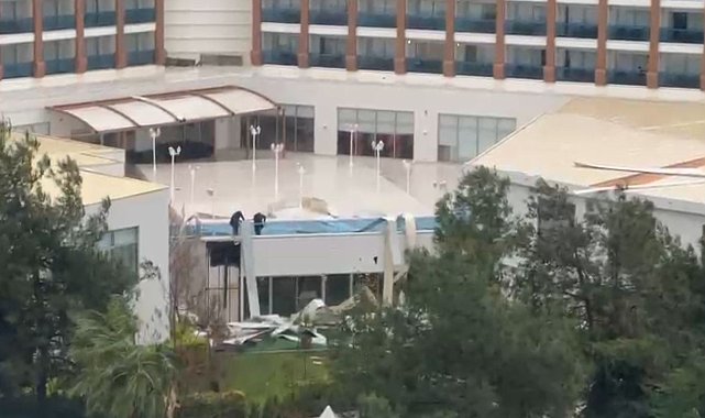 Antalya'da hortum 5 yıldızlı otelin çatı kaplamasını uçurdu