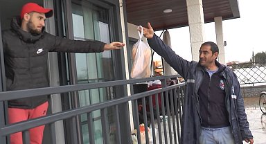Antalya'da su altında kalan evlerin temel ihtiyaçları iş makinesiyle giderildi