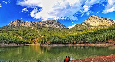 Antalya'da zirvede kar, aşağıda bahar