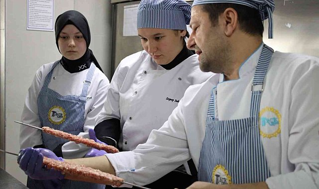 Antik Akademi'den aşçı adaylarına "kebap" eğitimi