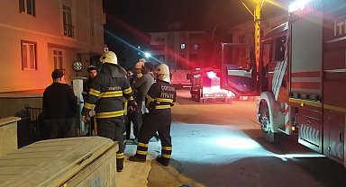 Apartman girişindeki yangın paniğe neden oldu
