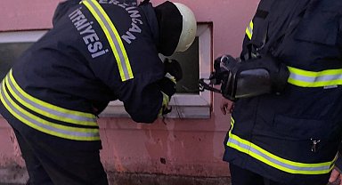 Apartmanın bodrumunda çıkan yangın söndürüldü