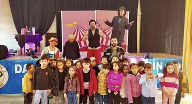 Ara tatile giren öğrenciler için tiyatro gösterisi