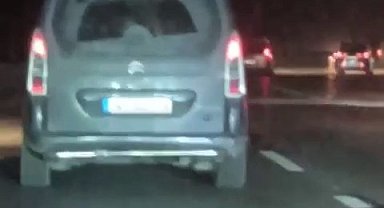 Araç içerisinde kavga ettiler, ani manevra yapan araç ile tehlike saçtılar