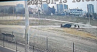 Araç, öğrencilerin arasına daldı: 3 yaralı