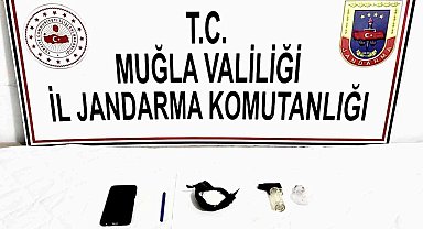 Aracın sigorta panelinde uyuşturucu yakalandı