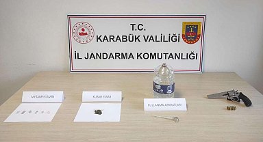 Araçtaki uyuşturucu partisi, jandarmaya yakalanınca bitti