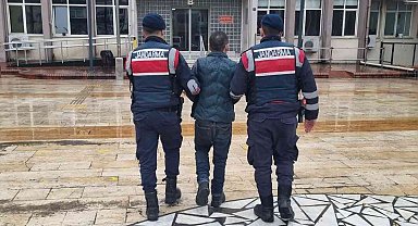Aranan şahıslar jandarmadan kaçamadı