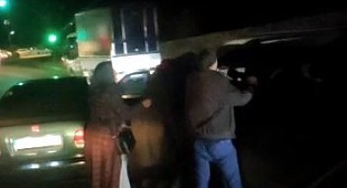 Arnavutköy'de sürücüler arasında çıkan kavgada bir kadın ezilme tehlikesi yaşadı
