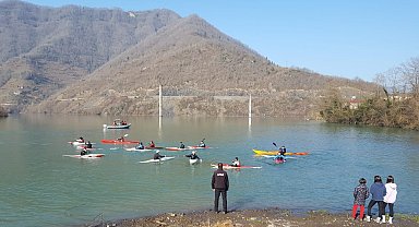 Artvin Muratlı Barajı'nda su sporları şenliği düzenlendi