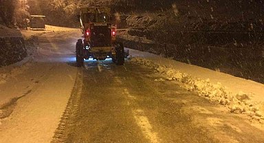 Artvin'de kar yağışı nedeniyle 78 köy yolu ulaşıma kapandı