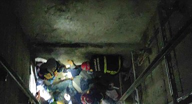 Asansör boşluğuna düşen işçi yaralandı, iş arkadaşları sinir krizi geçirdi